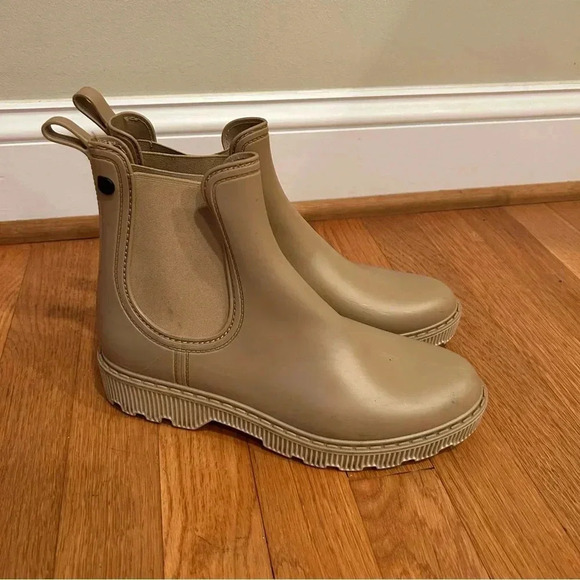 Igor Women’s Round Toe Plain Beige Tan Block Ankle Weatherproof Boots Size 8.5 - Picture 3 of 7